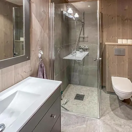 2 Bedroom Cozy In * Ron